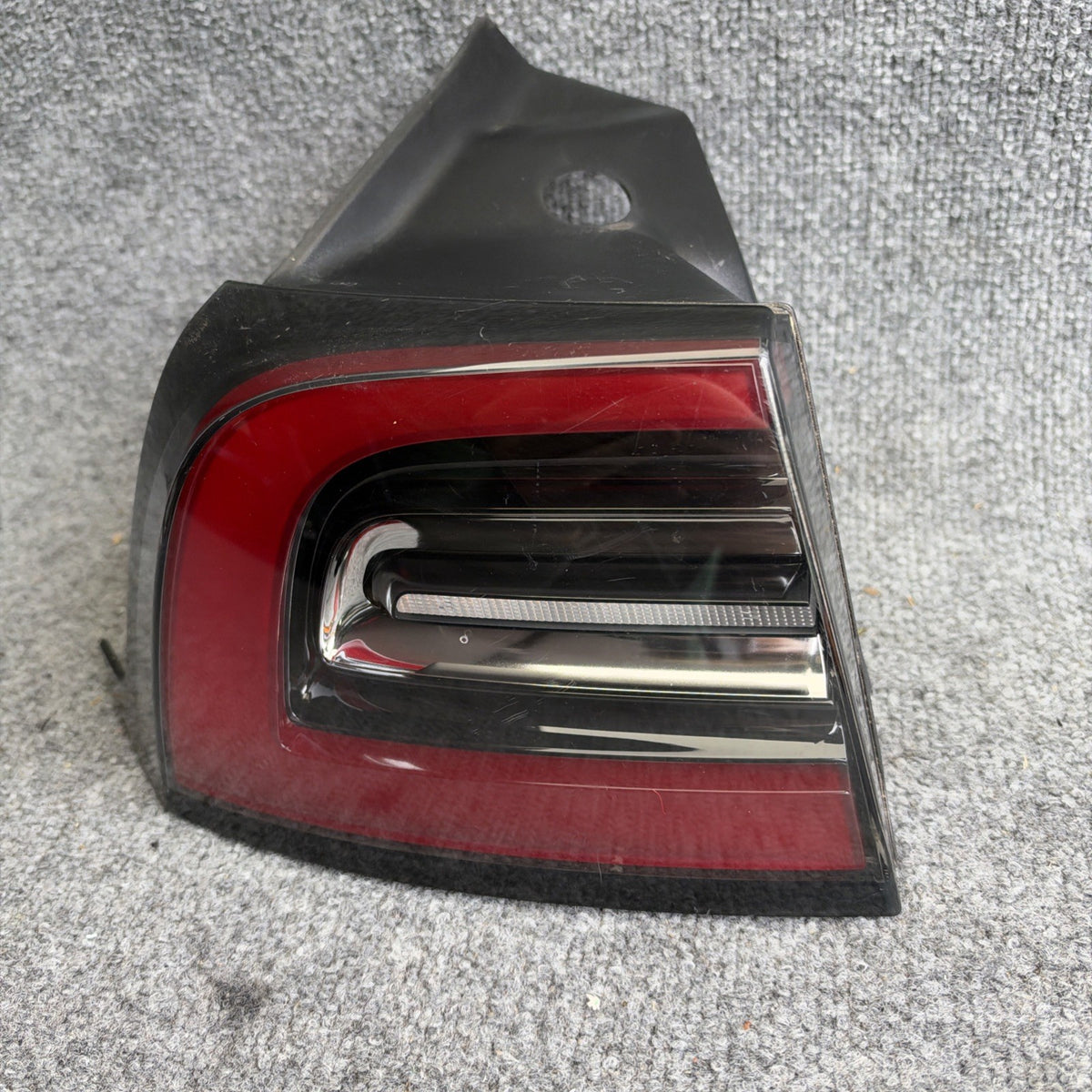 21-25 Tesla Model 3 Y Rear Left Passenger Outer LED Tail Light Lamp 4 Pin OEM