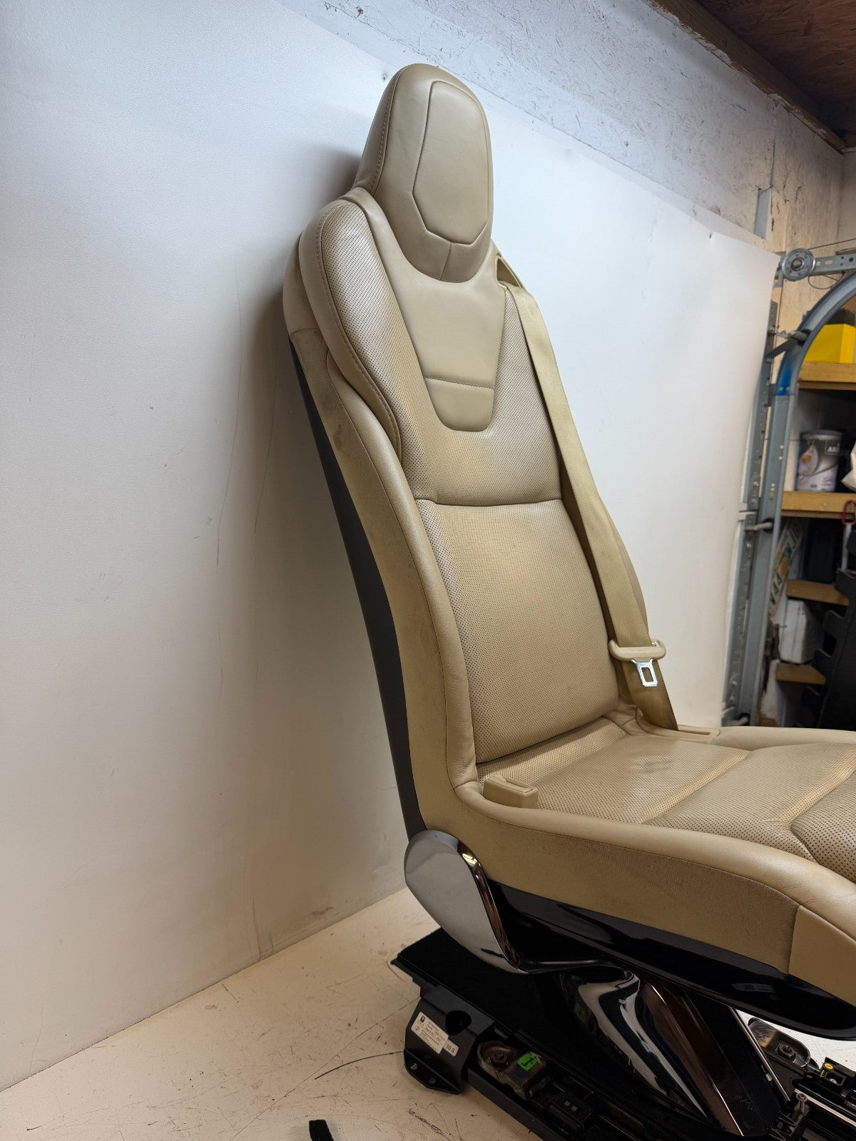 2016-2020 Tesla Model X Rear 2nd Row Middle Seat Assembly Complete 1059717-00-B