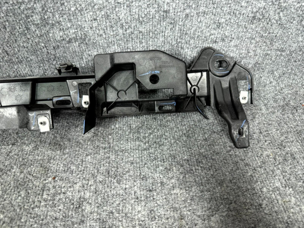 2016-2020 Tesla Model X Rear Left C-Pillar Middle Trim Bracket OEM, 1080708-00-C