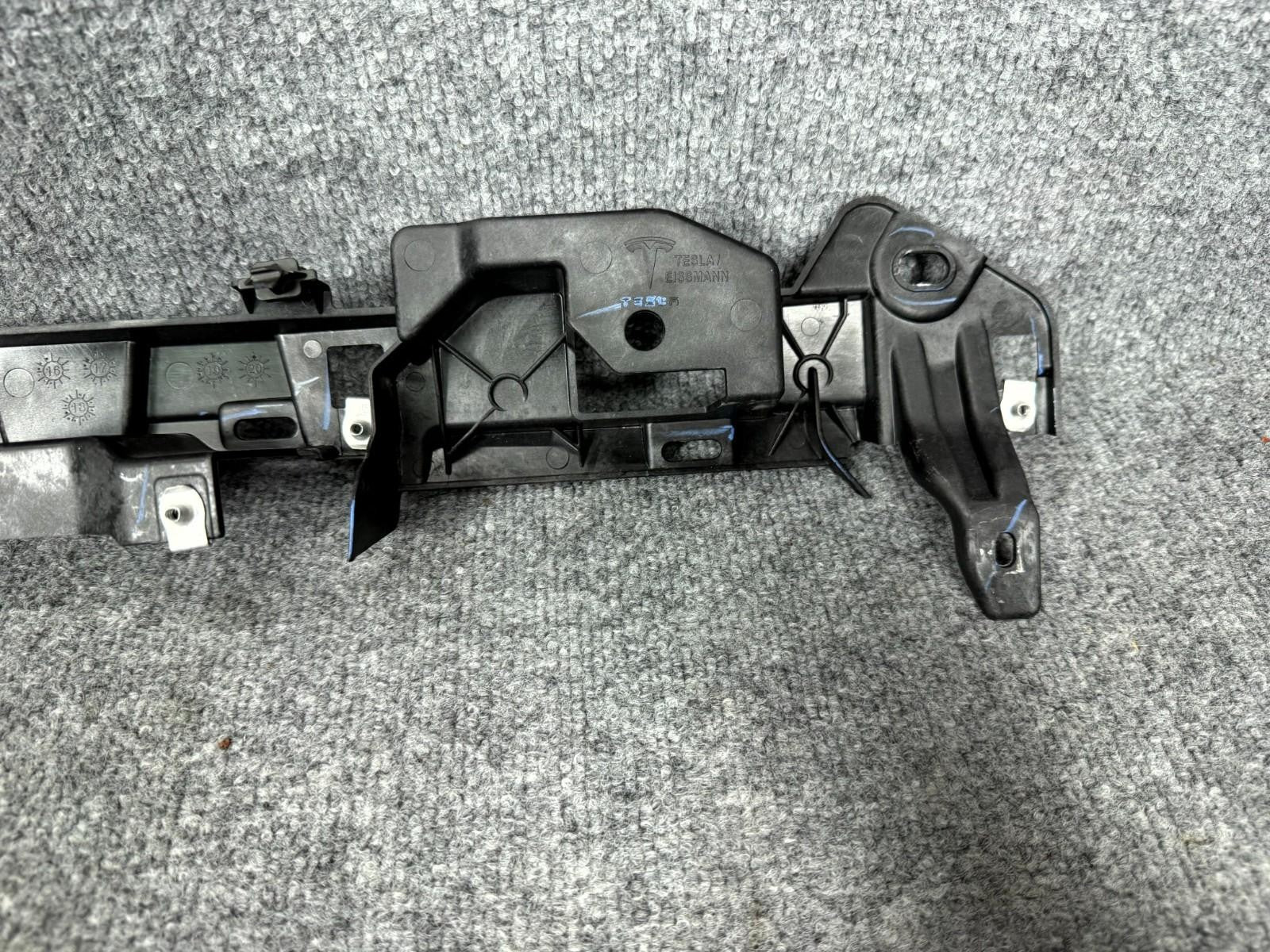 2016-2020 Tesla Model X Rear Left C-Pillar Middle Trim Bracket OEM, 1080708-00-C