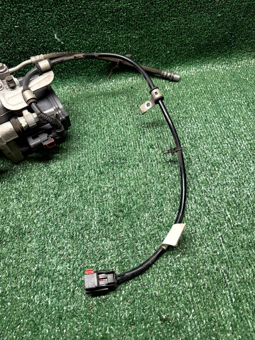 ♦️20–23 TESLA MODEL 3/Y RIGHT SIDE BRAKE CALIPER W/ BRAKE HOSE OEM,1044623-00-J