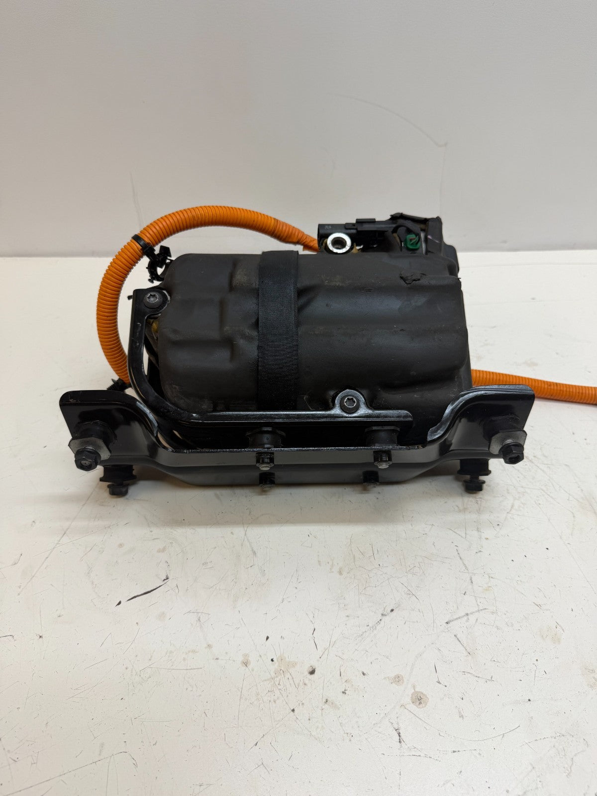 2017-2019 TESLA MODEL S ELECTRIC AC COMPRESSOR PUMP W/ COVER & HARNESS