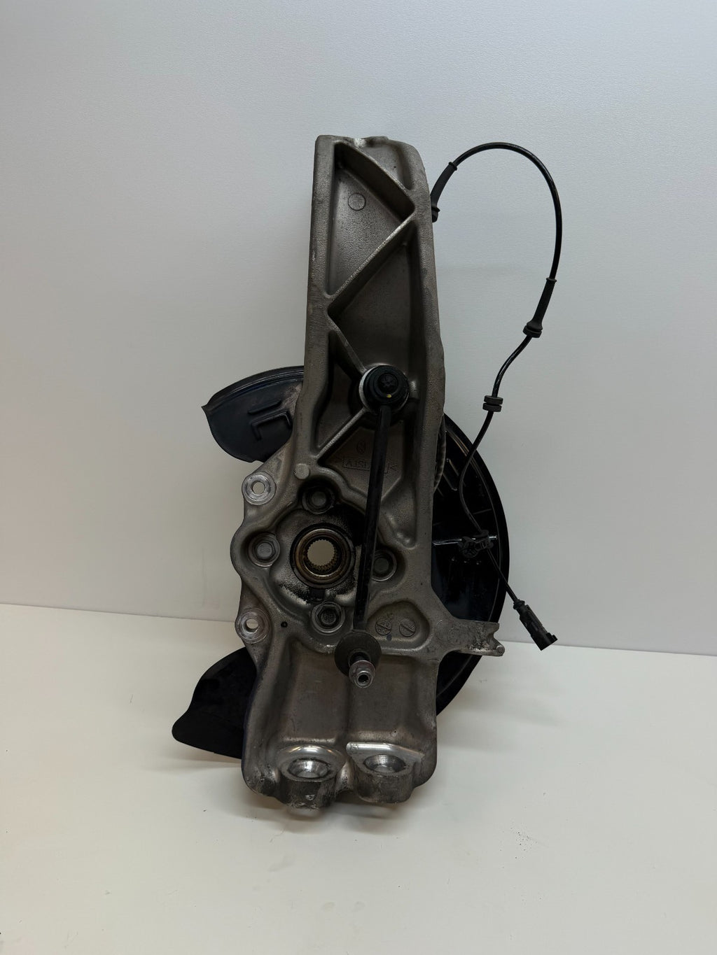2012-21 TESLA MODEL S FRONT LEFT DRIVER SIDE SPINDLE KNUCKLE HUB 1030605-00-D