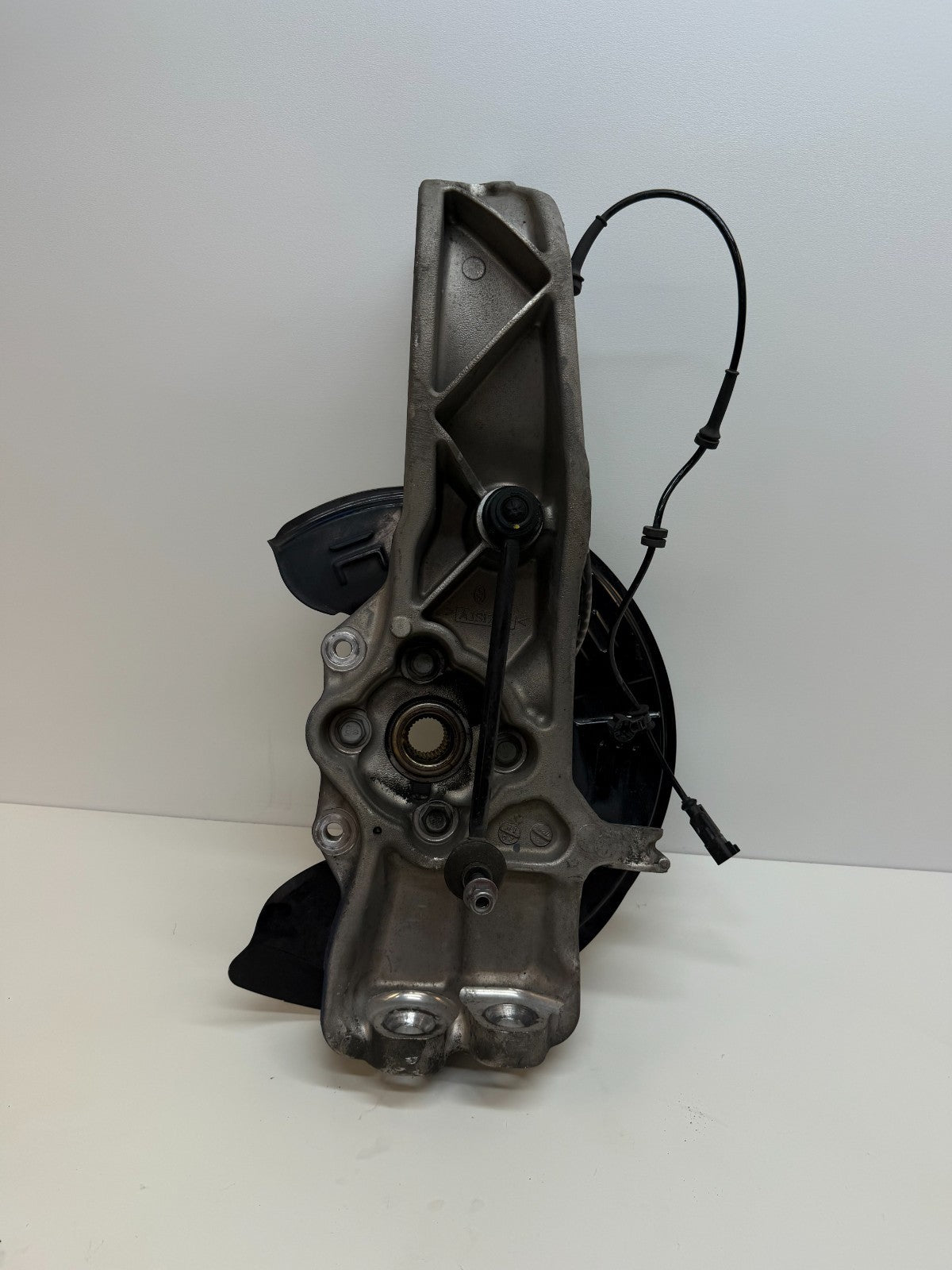2012-21 TESLA MODEL S FRONT LEFT DRIVER SIDE SPINDLE KNUCKLE HUB 1030605-00-D