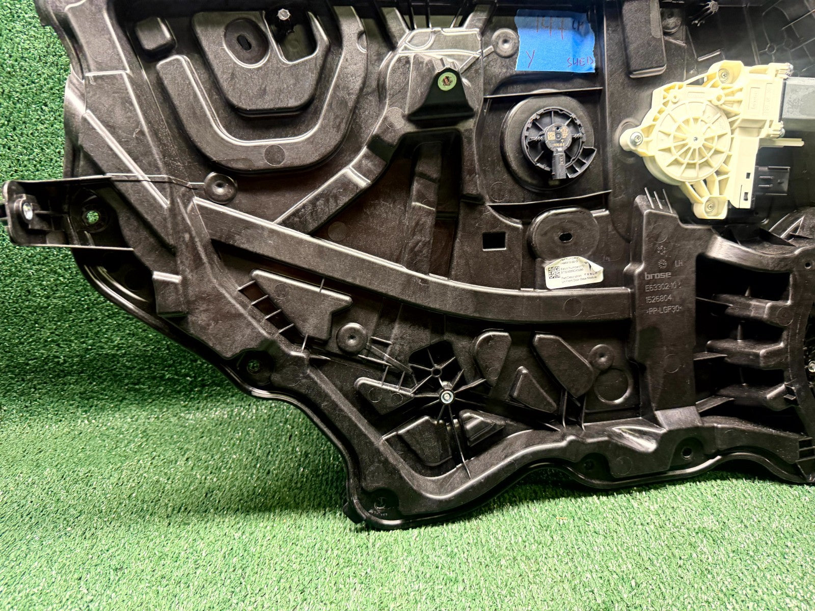 ♦️20–24 TESLA MODEL Y FRONT LEFT SIDE WINDOW REGULATOR W/ MOTOR OEM 1495510-00-G