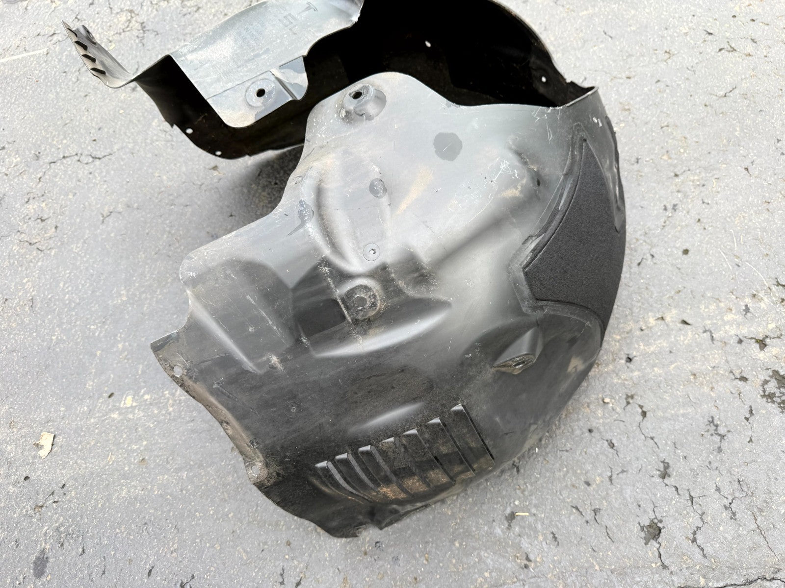 ♦️2020-2024 TESLA MODEL Y FRONT LEFT WHEEL FENDER LINER SHIELD OEM, 1492613-00-A