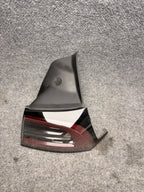2021-2024 TESLA MODEL 3/Y RIGHT SIDE  TAIL LIGHT USED OEM (1502087-00-D) 4 Pin