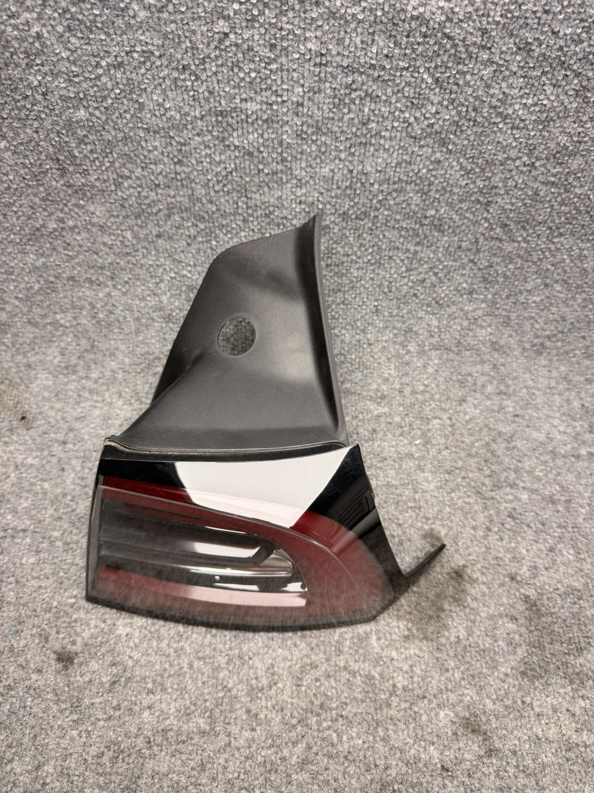 2021-2024 TESLA MODEL 3/Y RIGHT SIDE  TAIL LIGHT USED OEM (1502087-00-D) 4 Pin