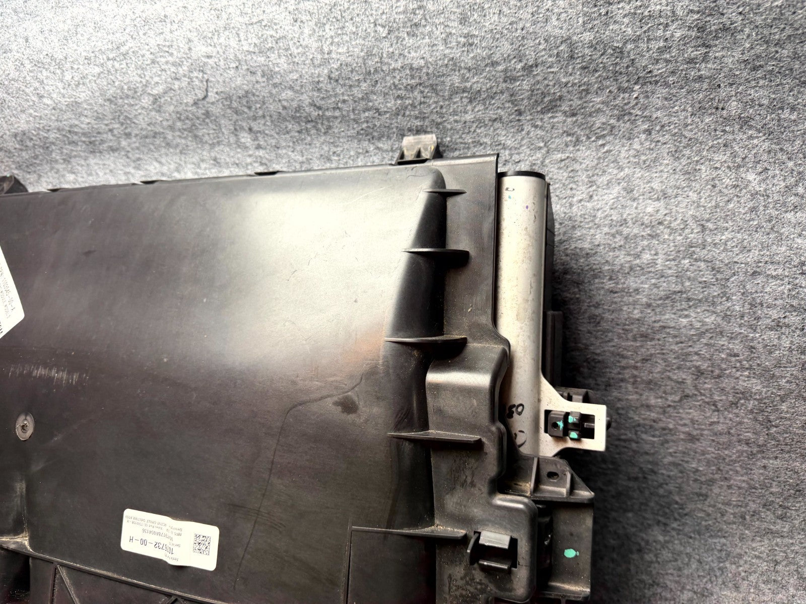 ♦️17 - 23 TESLA MODEL 3 FRONT RADIATOR AIR GRILL SHUTTER ASSY OEM, 1076732-00-H