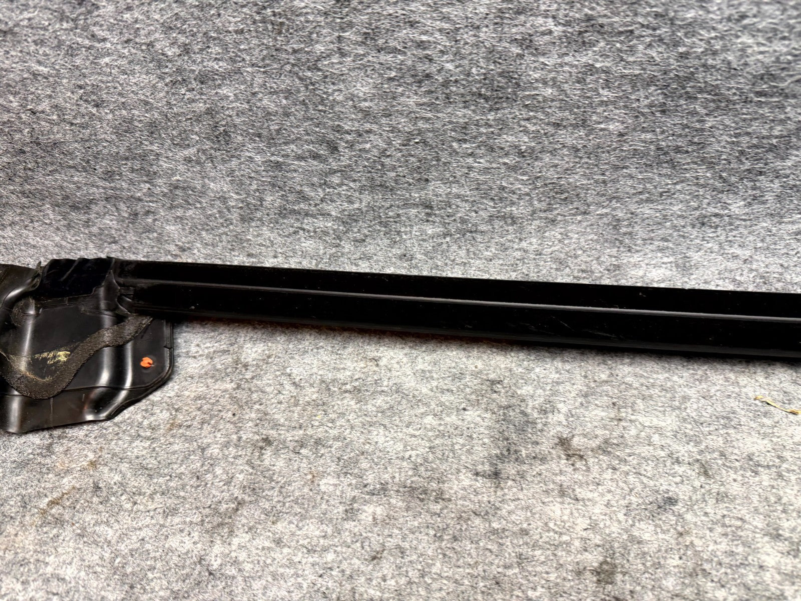 ♦️2017-2023 TESLA MODEL 3 FRONT RIGHT DOOR INNER WEATHERSTRIP OEM, 1090495-00-E