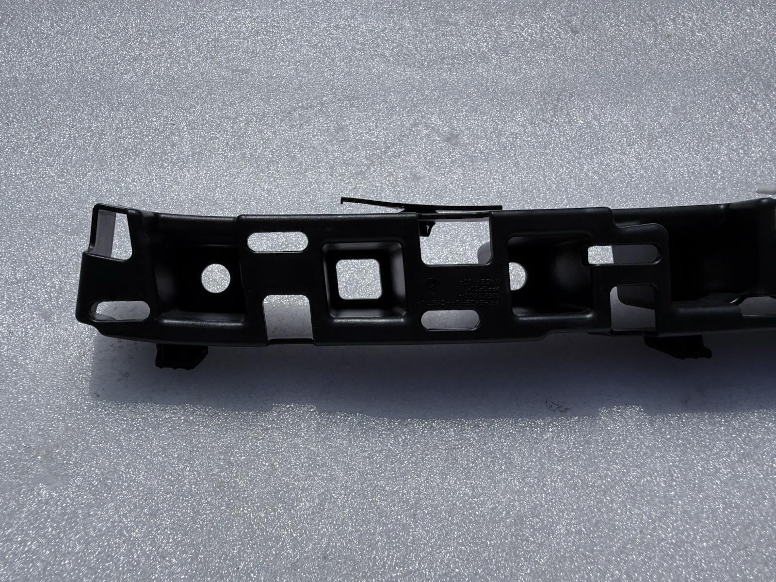 ♦️16-20 TESLA MODEL X REAR LEFT UPPER C PILLAR RACETRACK BRACKET OEM, 105918600A