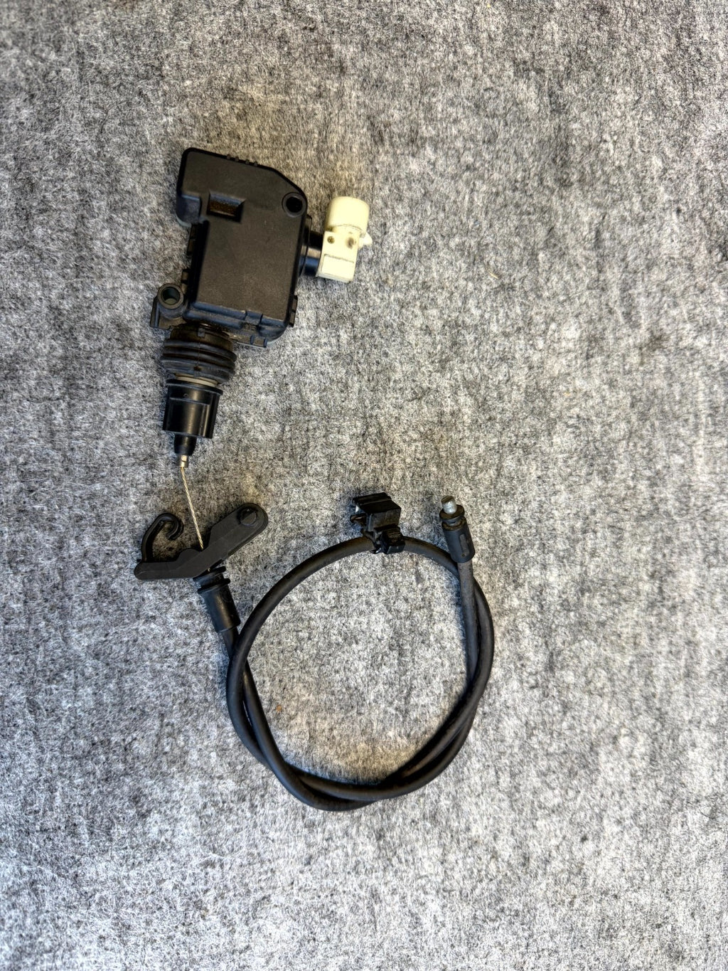 ♦️2012 – 2016 TESLA MODEL S HOOD LOCK LATCH RELEASE W/ CABLE OEM, 1034876-00-C