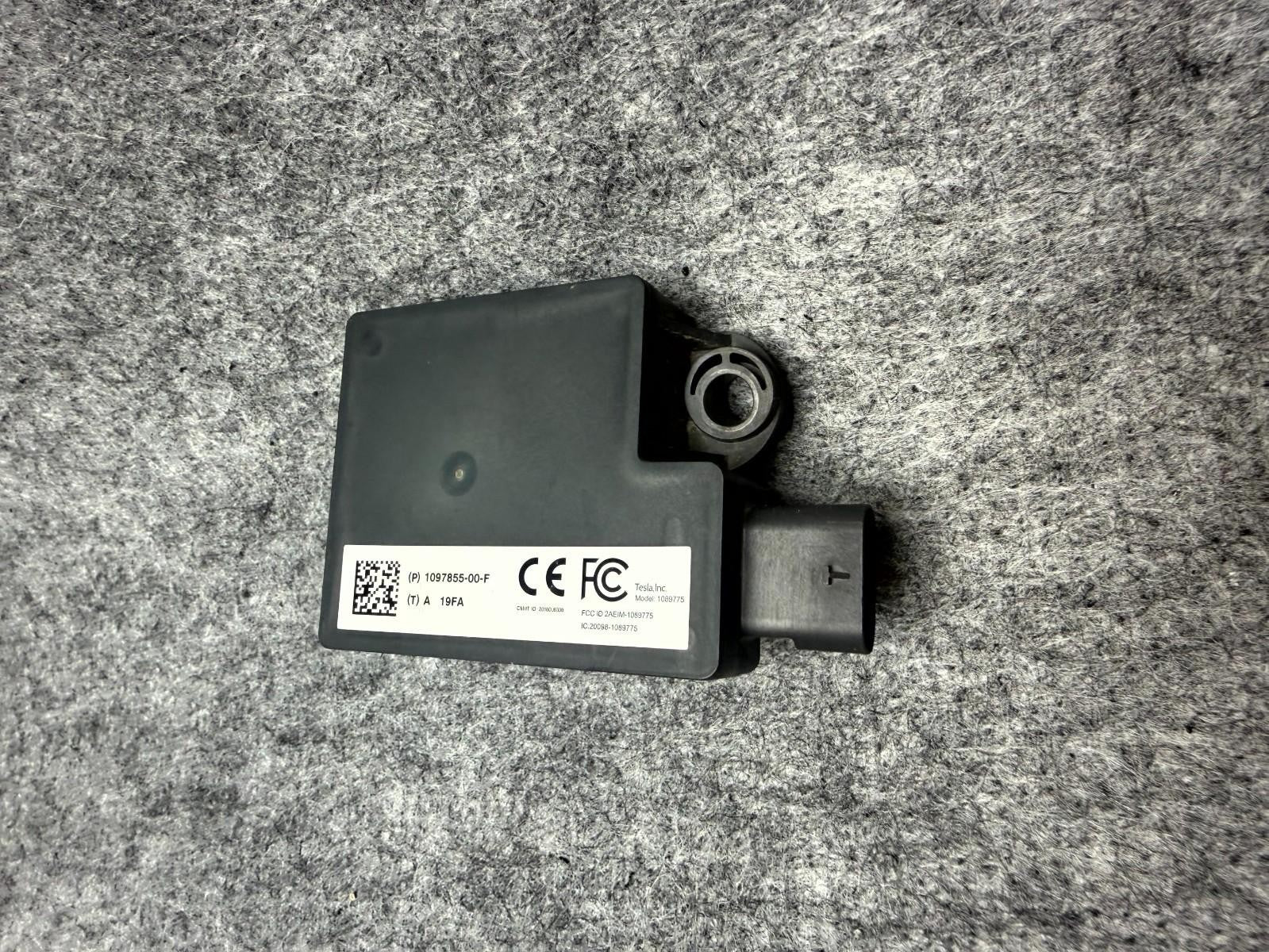♦️17-23 TESLA MODEL 3 M3 REAR LEFT BUMPER BODY CONTROL MODULE OEM, 1097855-00-F