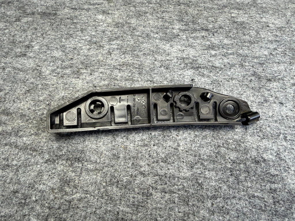 ♦️17 – 23 TESLA MODEL 3 FRONT RIGHT SIDE BUMPER FENDER BRACKET OEM, 1084182-00-E
