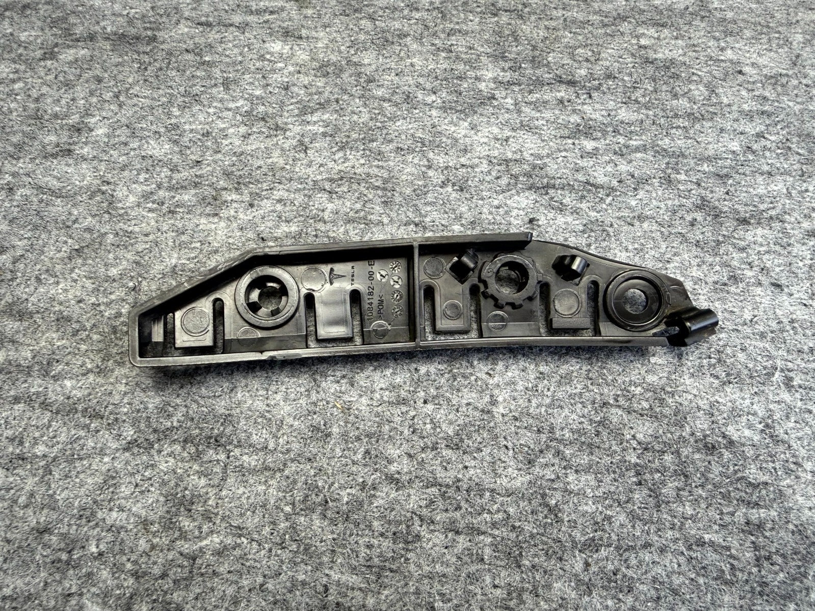 ♦️17 – 23 TESLA MODEL 3 FRONT RIGHT SIDE BUMPER FENDER BRACKET OEM, 1084182-00-E