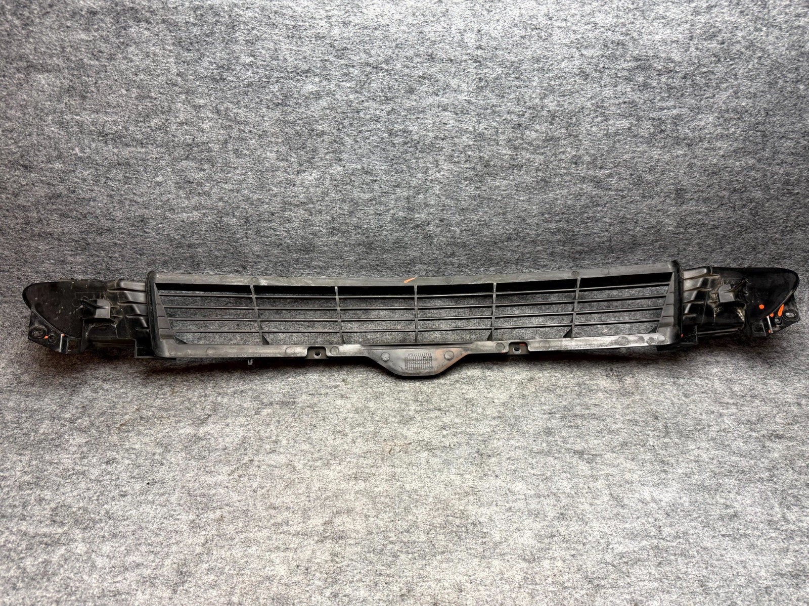 ♦️2017–2023 TESLA MODEL 3 FRONT BUMPER LOWER CENTER GRILLE OEM, 1085927-00-C