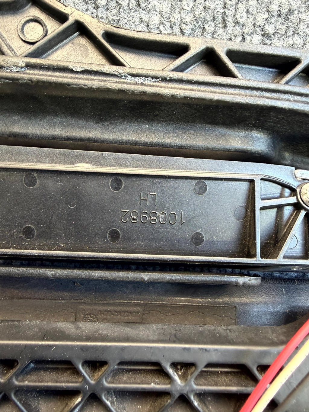 2012-2016 TESLA MODEL S REAR LEFT SIDE EXTERIOR DOOR HANDLE OEM, 1007375-00-L