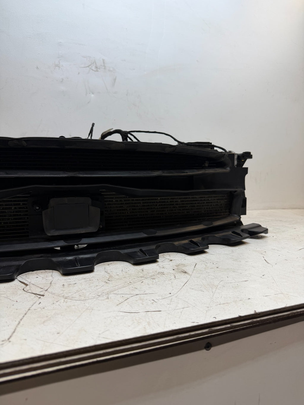 2012-2015 Tesla Model S Radiator Shutter Air Duct Center Intake Grille Assembly