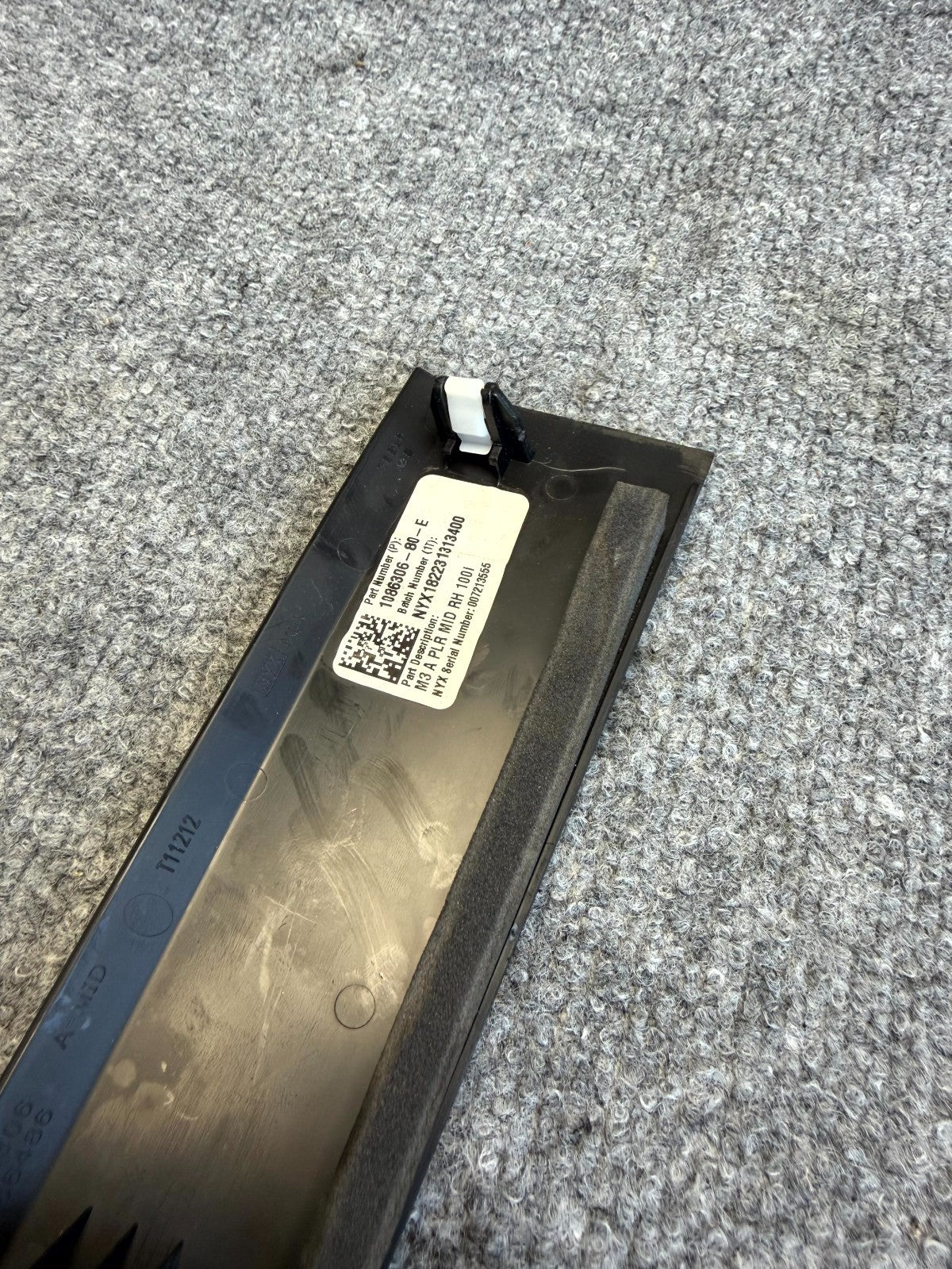 2017 - 2023 TESLA MODEL 3 FRONT RIGHT SIDE PILLAR TRIM COVER OEM, 1086306-80-E