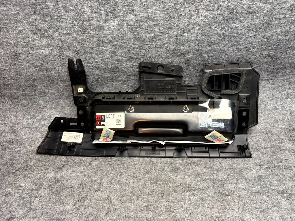 ♦️2017–2023 TESLA MODEL 3 FRONT LEFT SIDE LOWER DASH KNEE TRIM OEM, 1077825-00-D