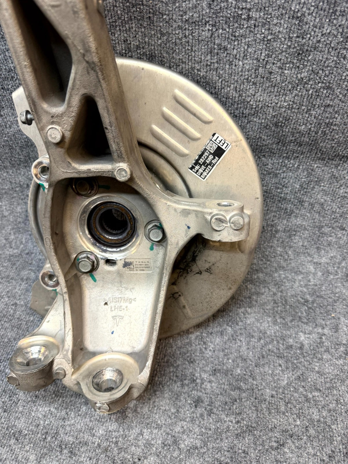 2020-2024 TESLA MODEL Y FRONT LEFT SPINDLE KNUCKLE HUB & SHIELD OEM,1188311-00-E