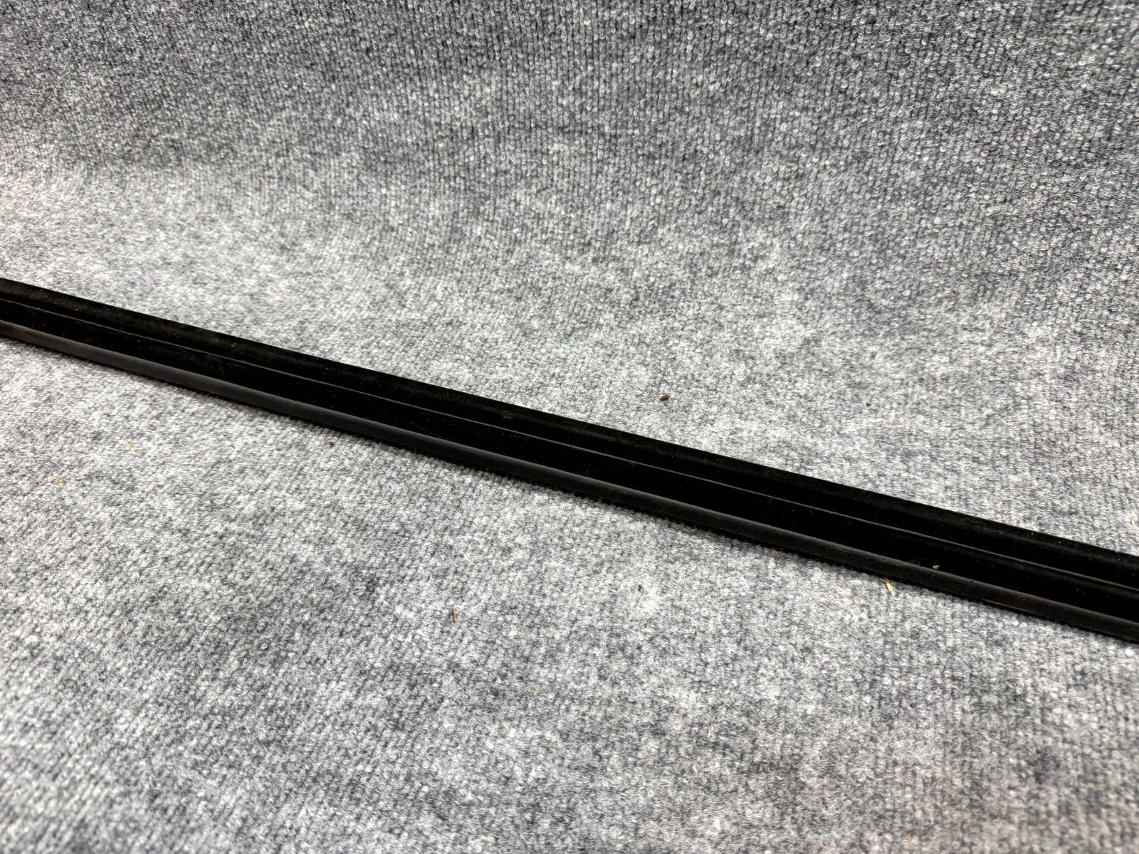 2020-2024 TESLA MODEL Y FRONT RIGHT DOOR WINDOW INNER BELT SEAL OEM, 150006300F