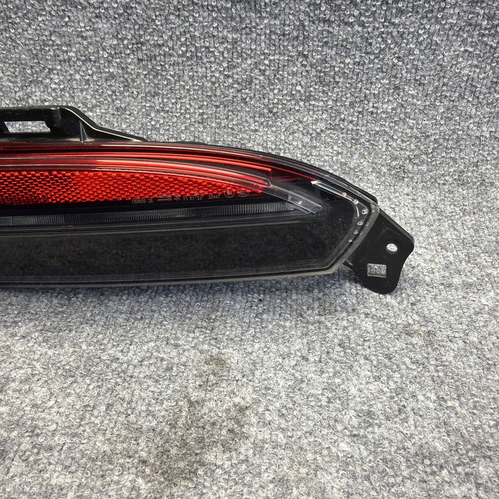 24 25 Model 3 Rear Right Lower Bumper Taillight Lamp LED Reflector 1712514-00-D