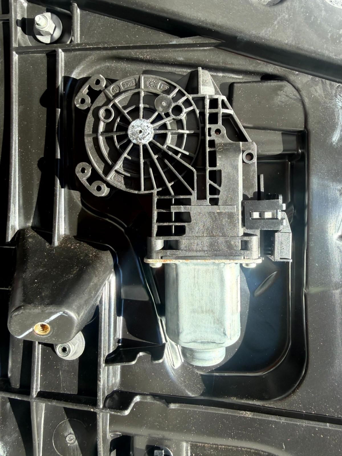 ♦️2017-2020 TESLA MODEL 3 REAR LEFT WINDOW REGULATOR AND MOTOR OEM, 1096622-00-J
