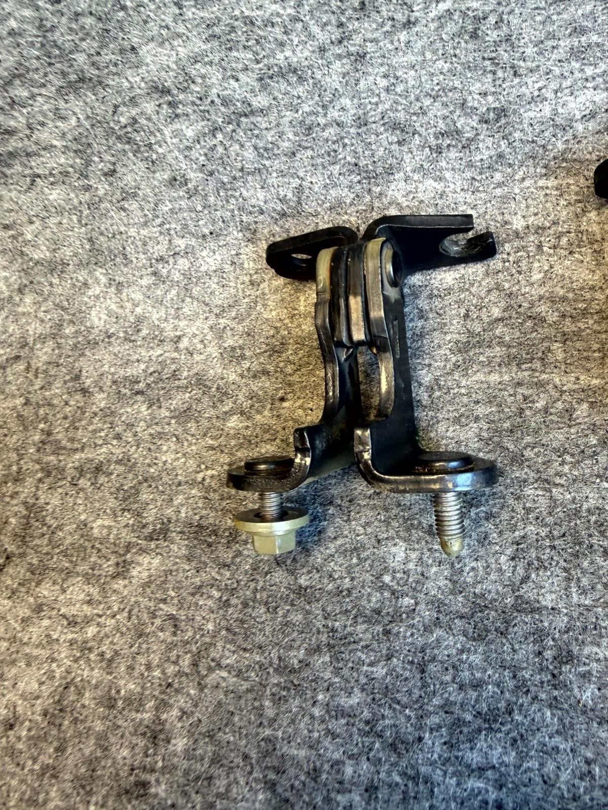 ♦️2017 - 2023 TESLA MODEL 3 REAR LEFT DRIVER SIDE DOOR HINGE OEM, 1091331 00 F