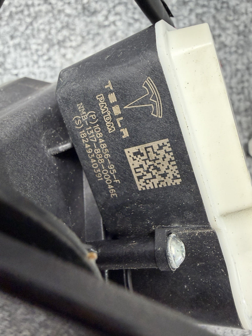 2017-2020 TESLA MODEL 3 CHARGING PORT AND DOOR COVER LEFT OEM