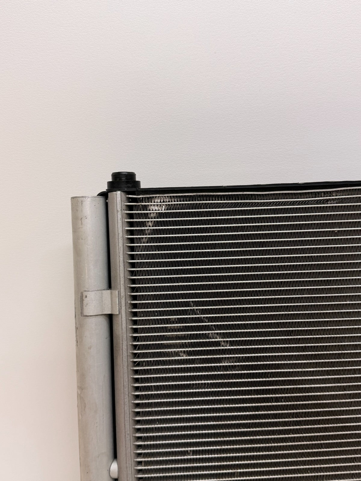 2012-2020 TESLA MODEL S RIGHT COOLING FAN SHROUD W/ CONDENCER 6008357-00-F