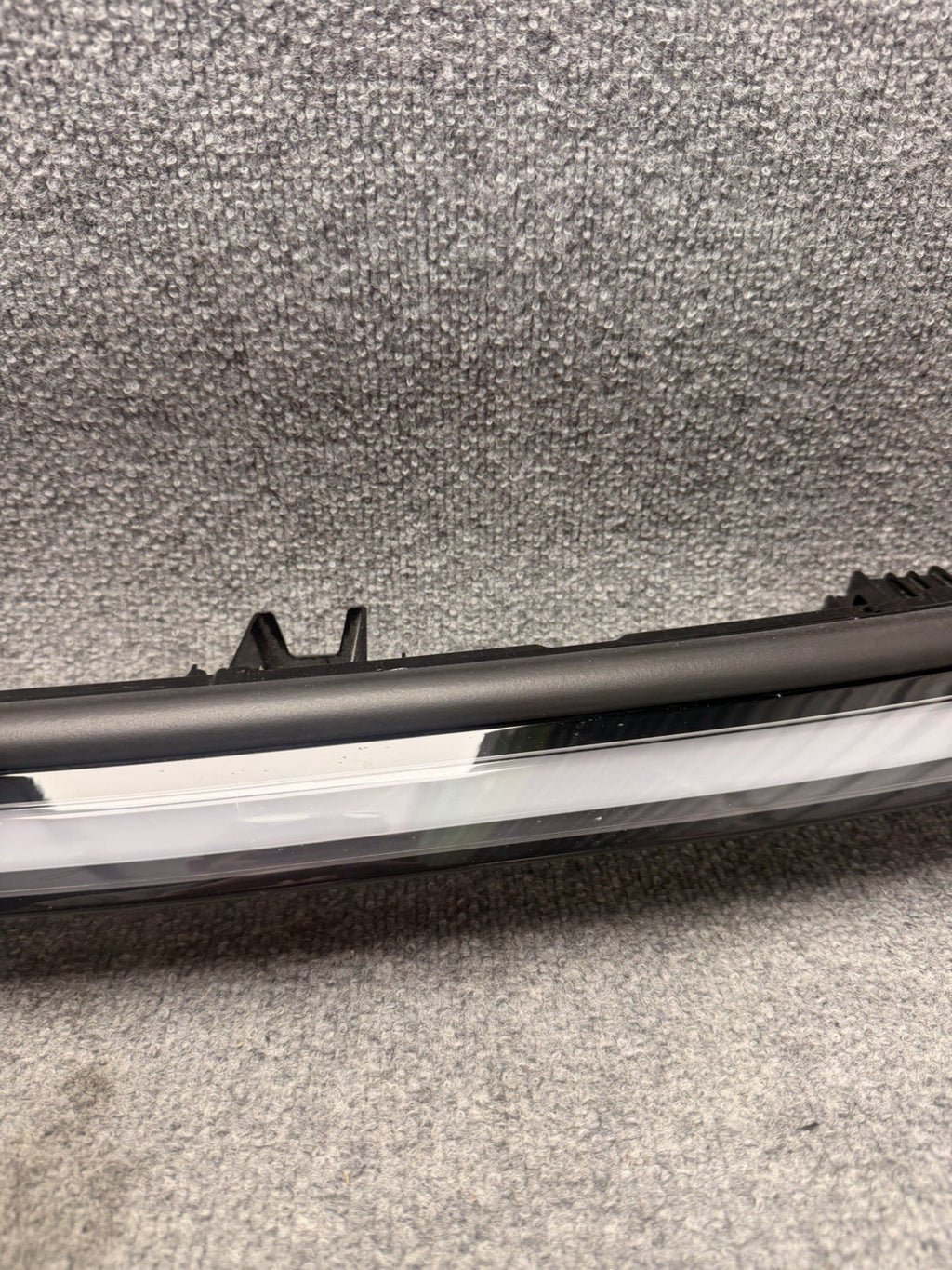 2025 2026 TESLA MODEL Y JUNIPER CENTER TAILLIGHT OEM LIFT GATE LED 2038294-00-C