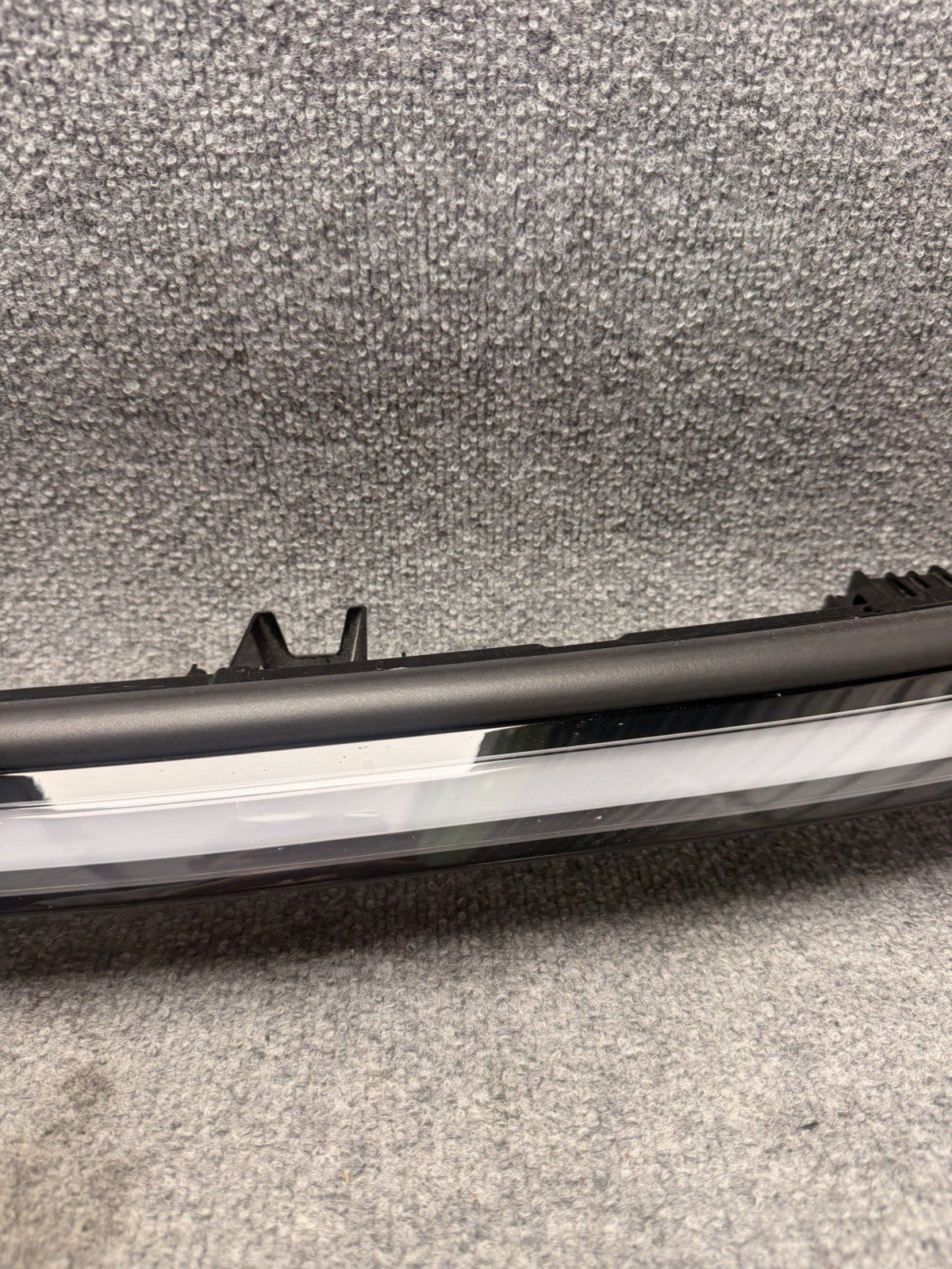 2025 2026 TESLA MODEL Y JUNIPER CENTER TAILLIGHT OEM LIFT GATE LED 2038294-00-C