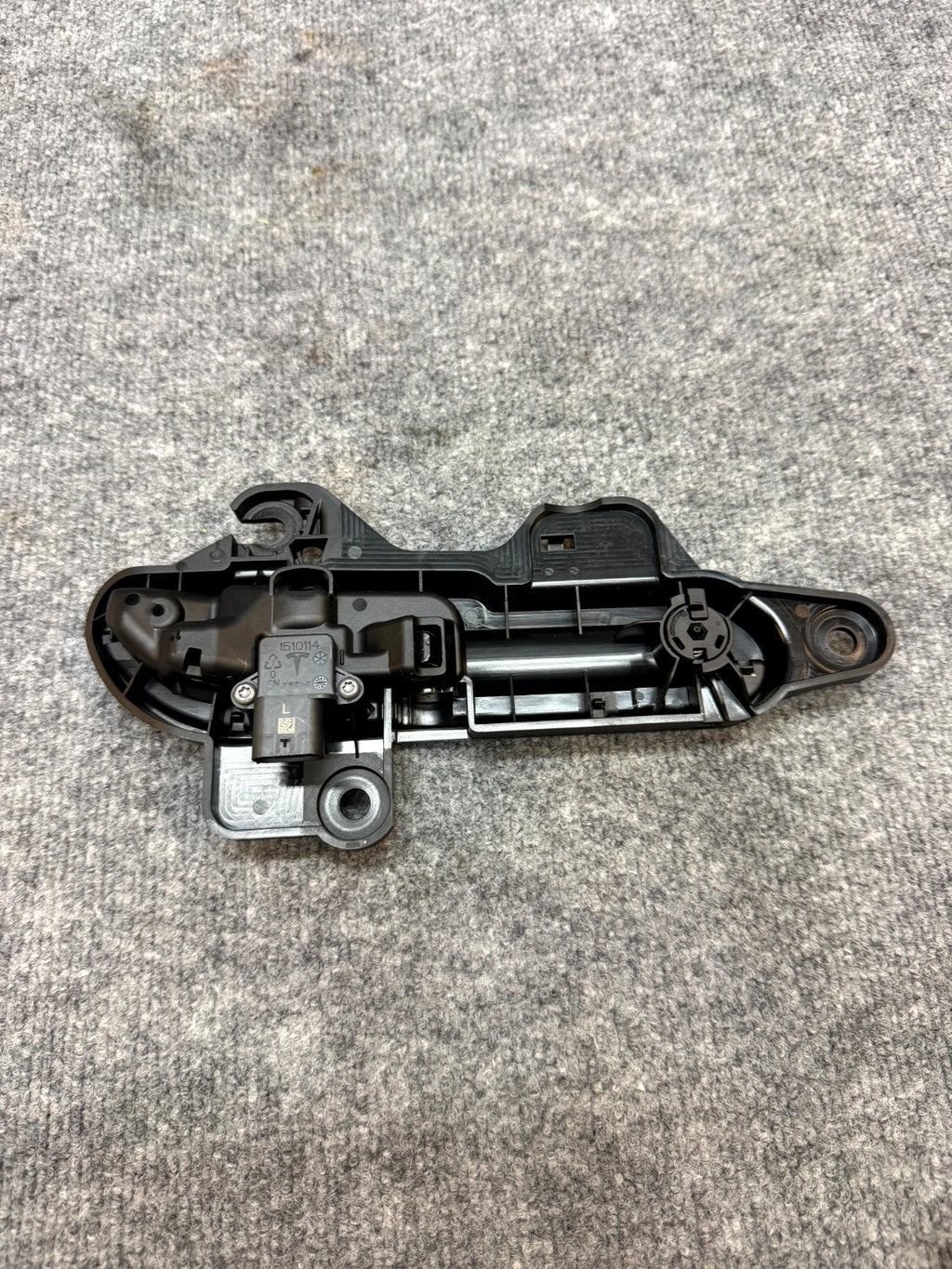 2020 - 2024 TESLA MODEL Y FRONT/REAR LEFT SIDE DOOR HANDLE OEM, 1528114-00-D