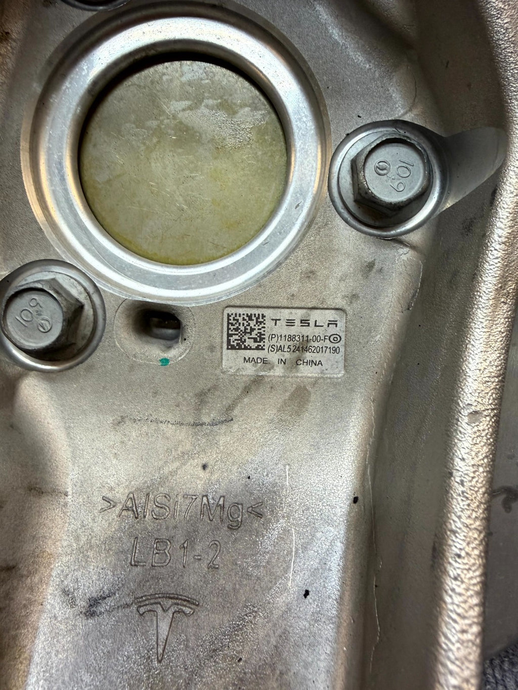 2020-2024 TESLA MODEL Y FRONT LEFT SPINDLE KNUCKLE HUB & SHIELD OEM,1188311-00-F