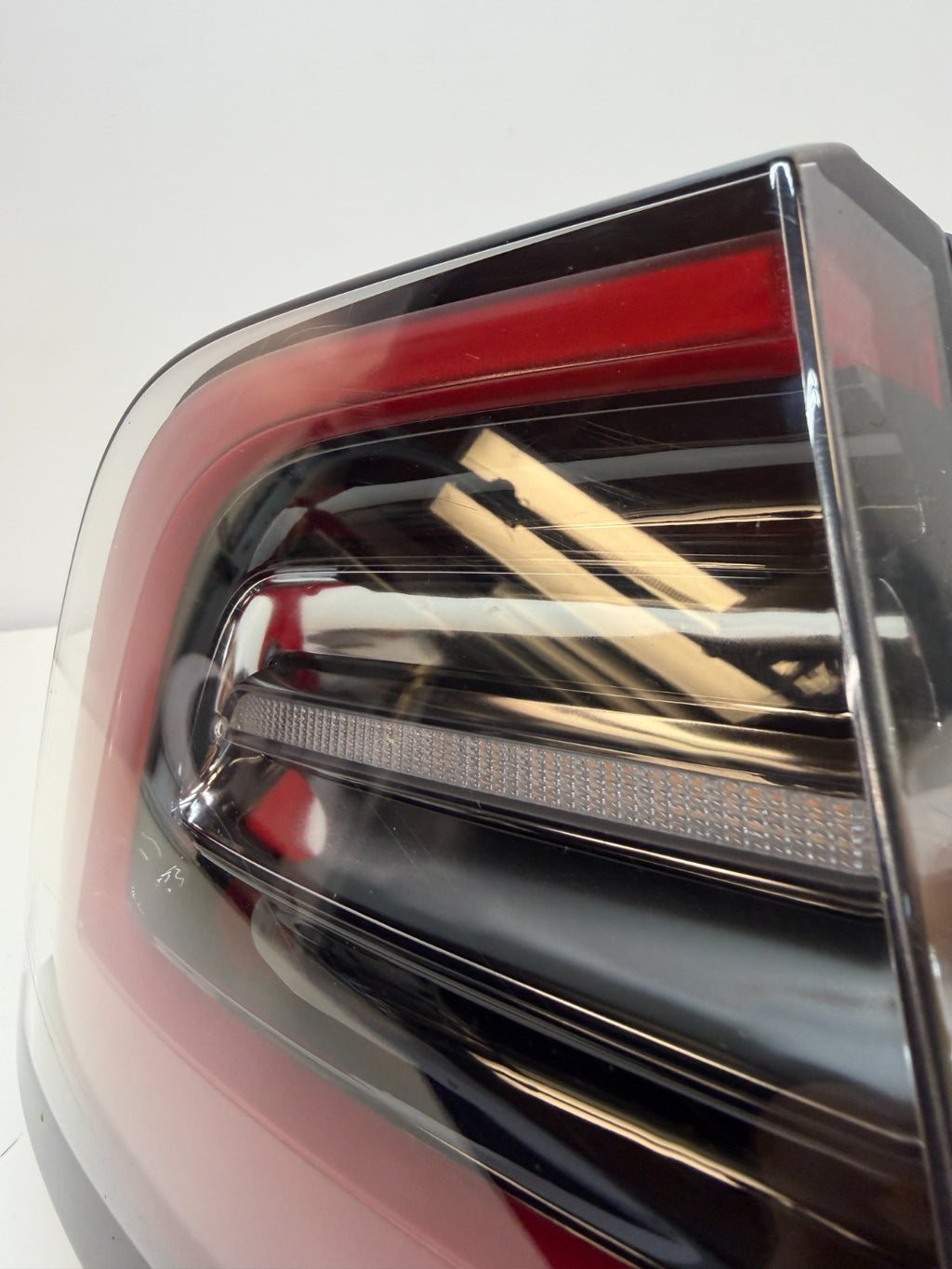 2017 - 2023 Tesla Model Y Rear Left 4 Pin LED Tail Light Lamp 1502086-00-D