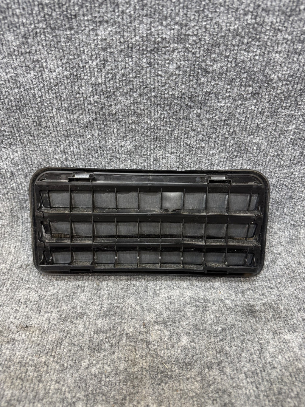 2020 – 2024 TESLA MODEL Y AIR EXTRACTOR CABIN VENT GRILLE OEM, 1098751-00-C
