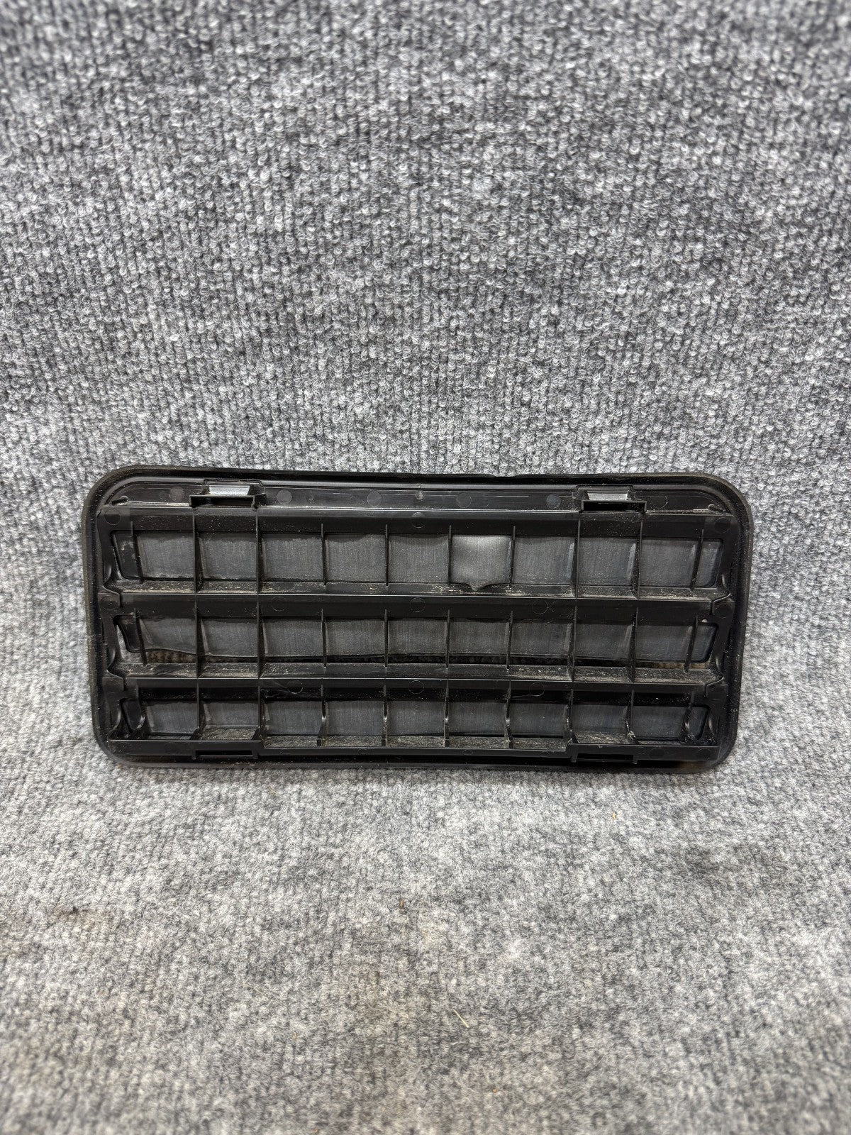 2020 – 2024 TESLA MODEL Y AIR EXTRACTOR CABIN VENT GRILLE OEM, 1098751-00-C