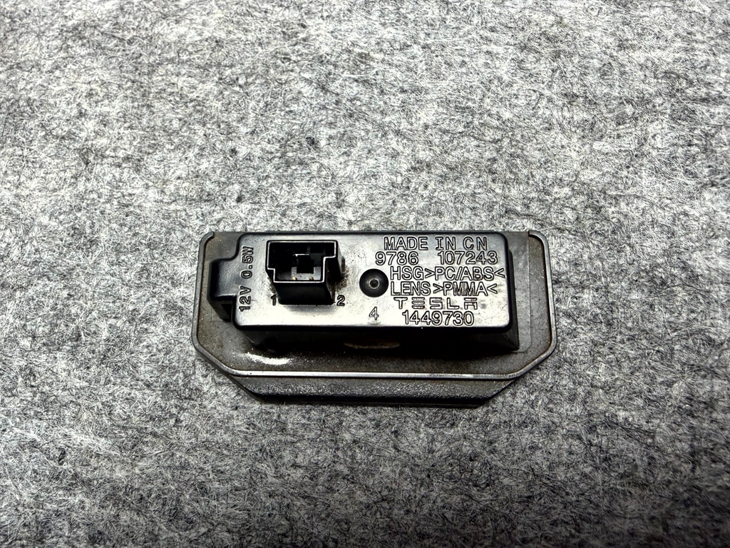 ♦️2017–2023 TESLA MODEL 3 REAR LICENSE PLATE LIGHT ASSEMBLY OEM, 9786 107243
