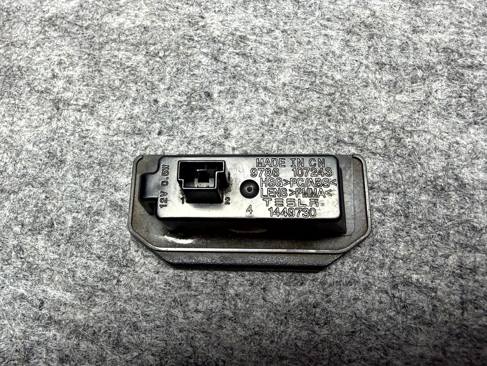 ♦️2017–2023 TESLA MODEL 3 REAR LICENSE PLATE LIGHT ASSEMBLY OEM, 9786 107243