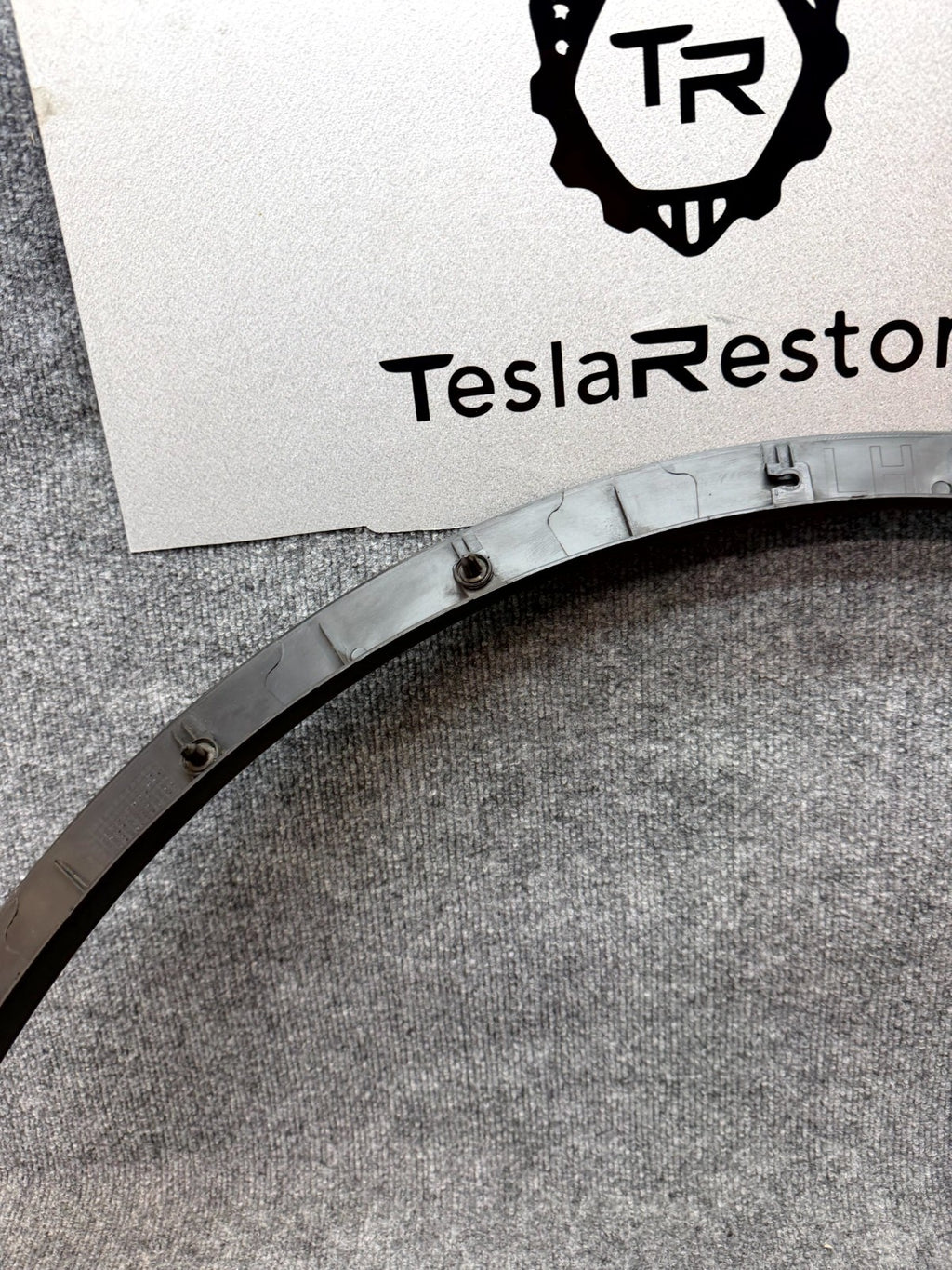 2020 - 2024 TESLA MODEL Y FRONT LEFT SIDE WHEEL FLARE MOLDING OEM, 1494161-00-C