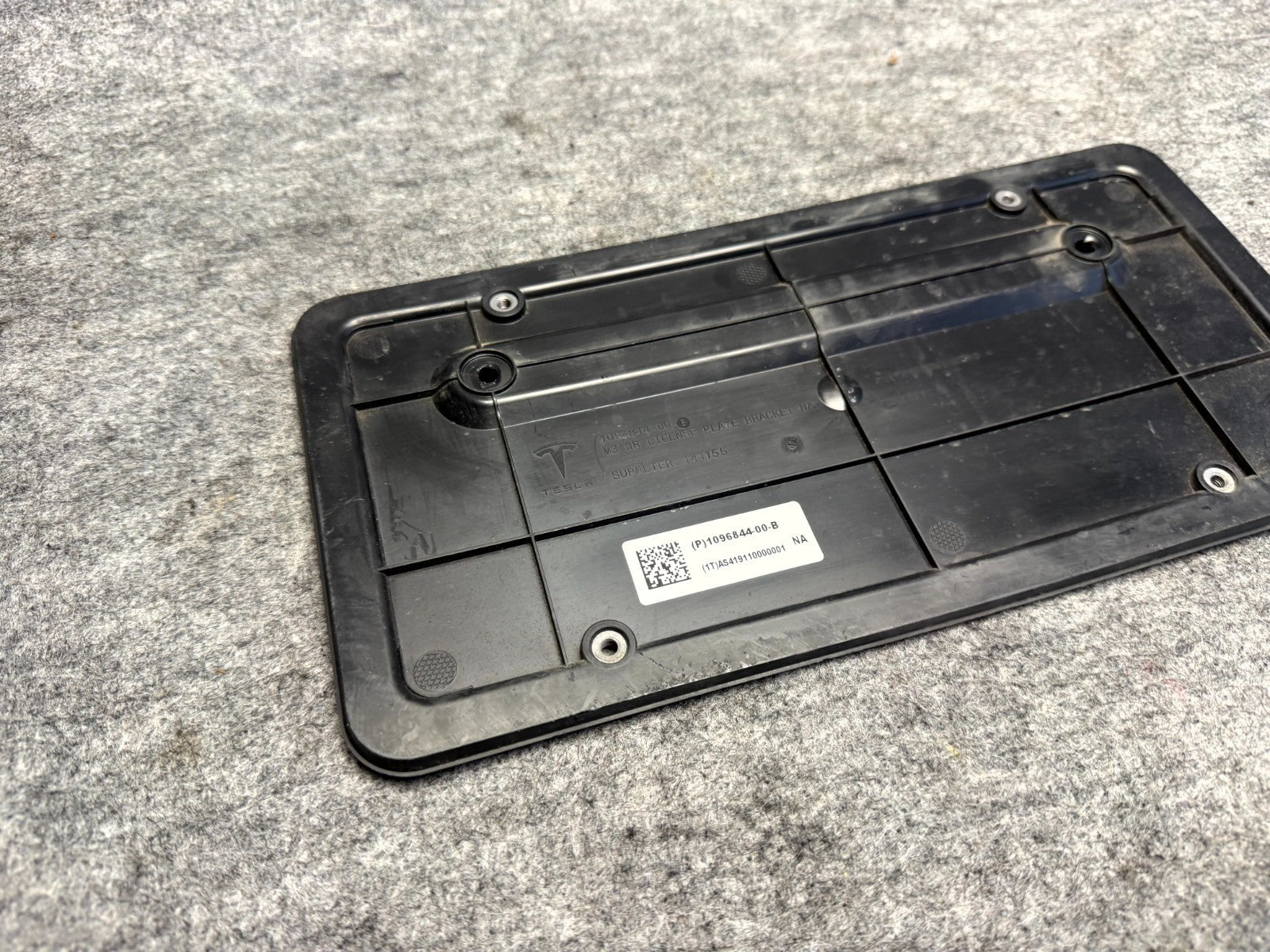♦️2017-2023 TESLA MODEL 3 Y REAR LICENSE PLATE HOLDER BRACKET OEM, 1096844-00-B