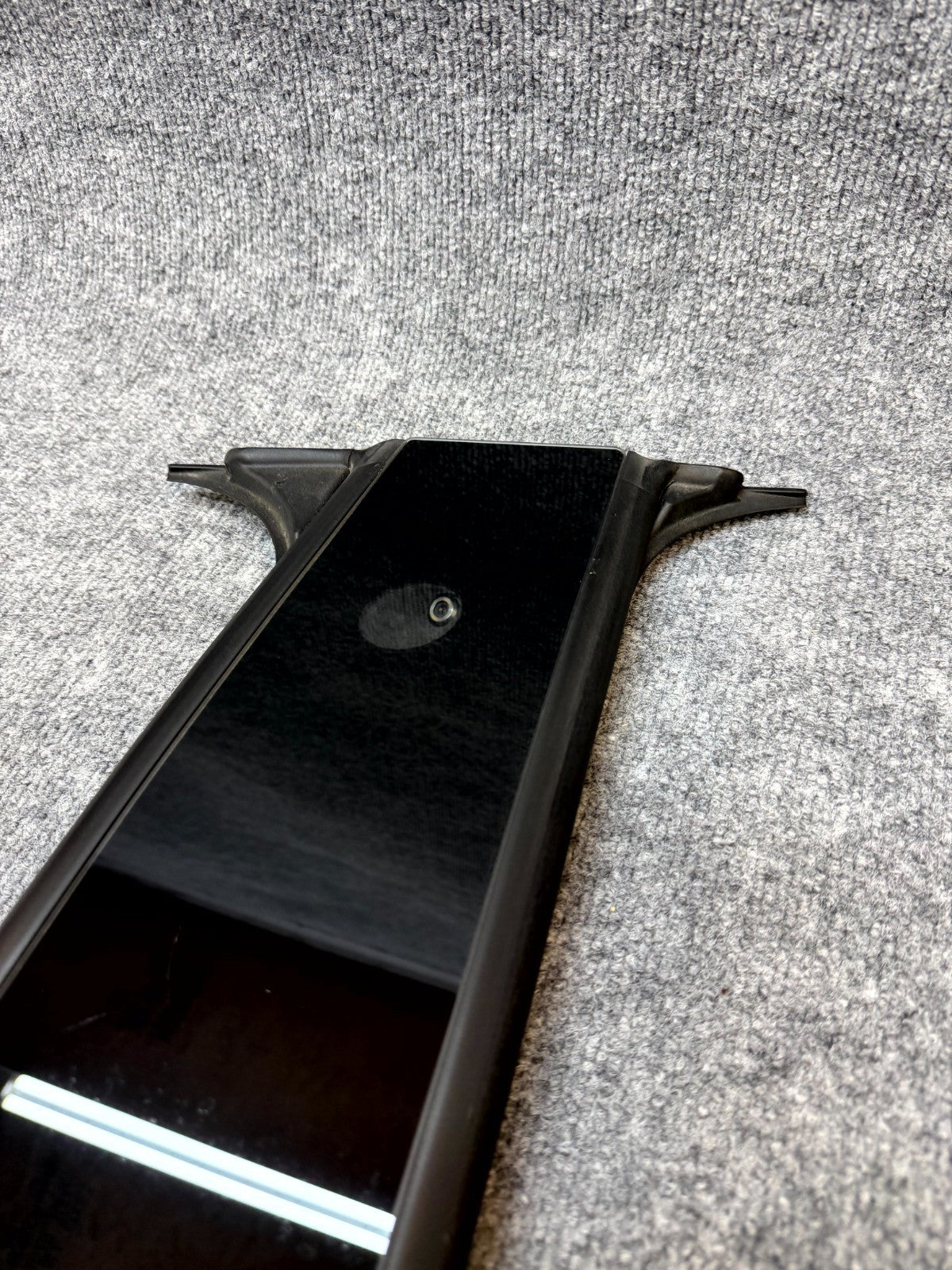 2020-2023 TESLA MODEL Y LEFT B PILLAR APPLIQUE COVER W/CAMERA OEM, 150688500G
