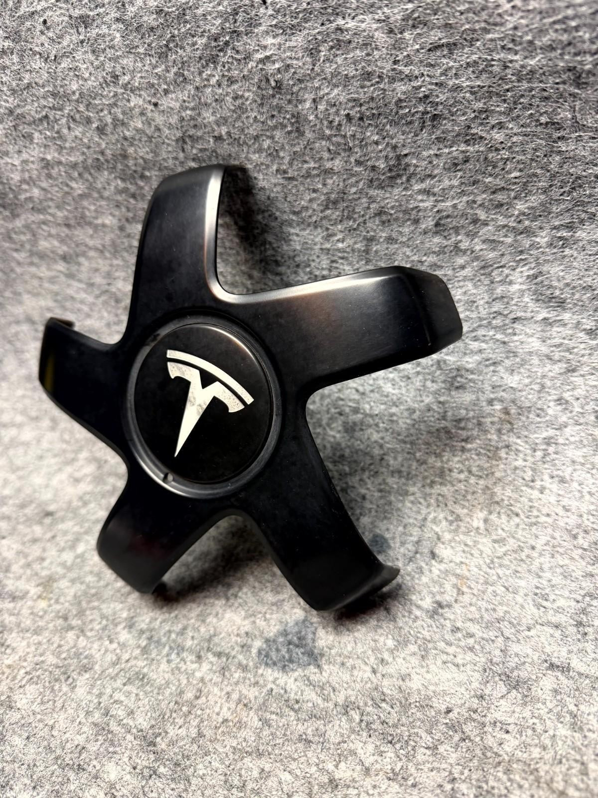 ♦️2017-2023 TESLA MODEL 3 STILETTO CENTER WHEEL CAP 19" & 20" OEM, 1044234-00-A
