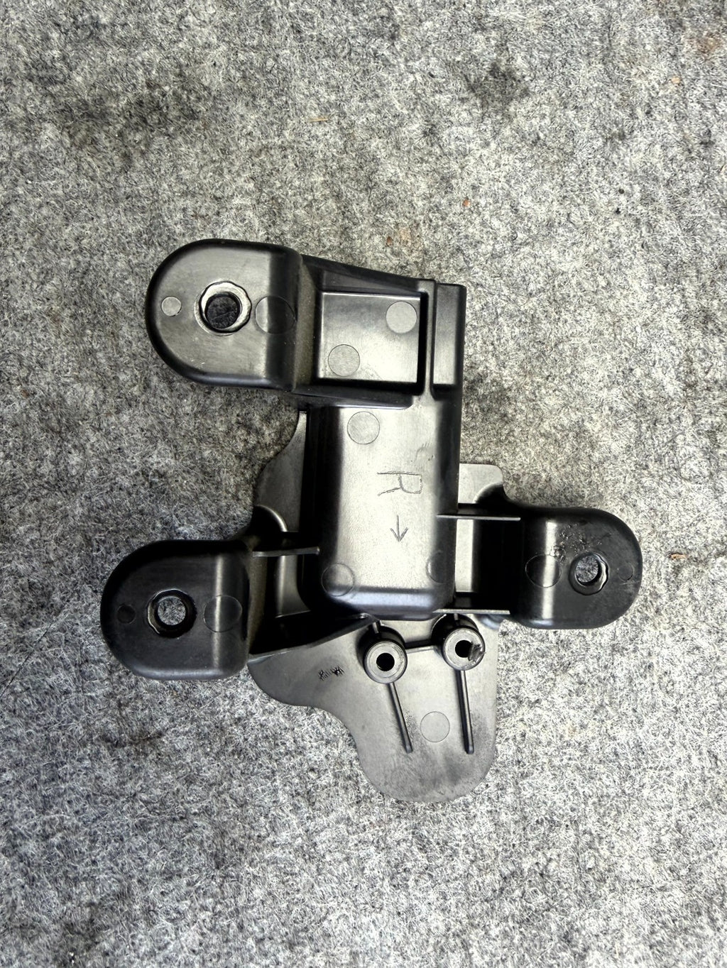 ♦️2012 - 2020 TESLA MODEL S REAR RIGHT SIDE DOOR OPENER MOUNT OEM, 1008404-00-C
