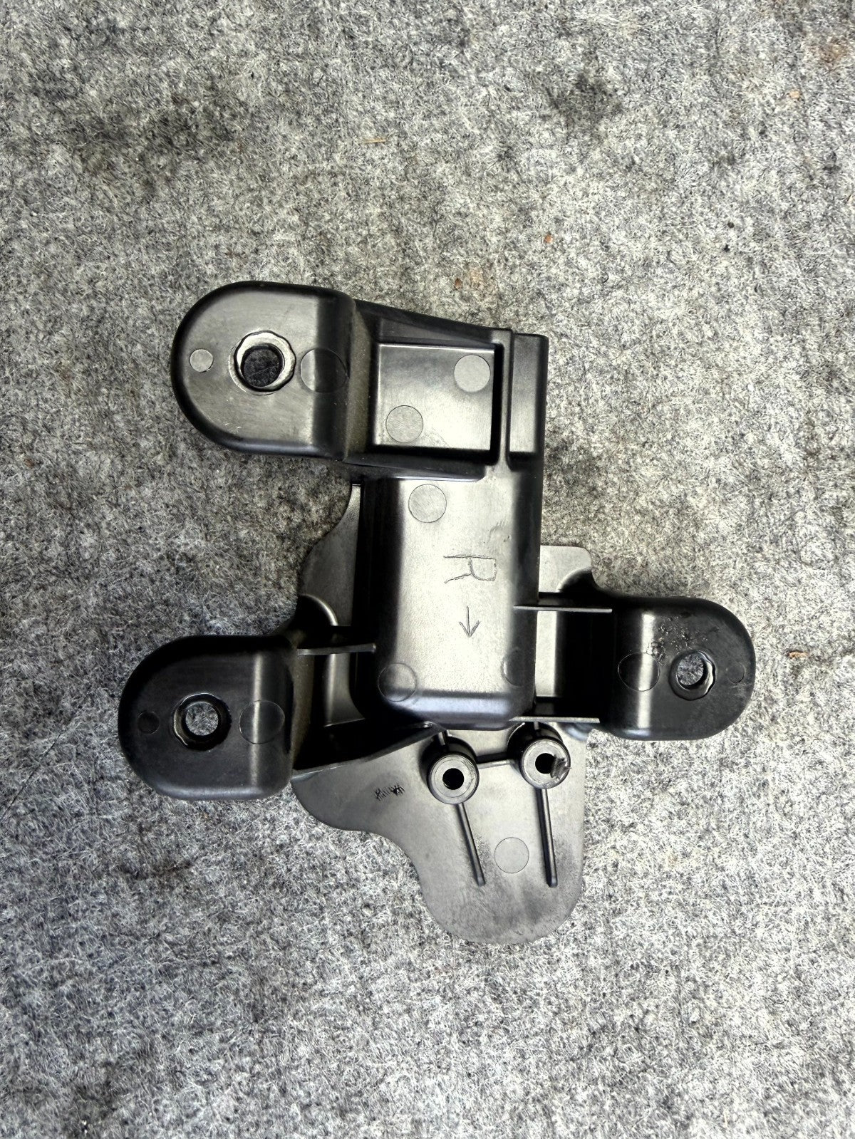 ♦️2012 - 2020 TESLA MODEL S REAR RIGHT SIDE DOOR OPENER MOUNT OEM, 1008404-00-C