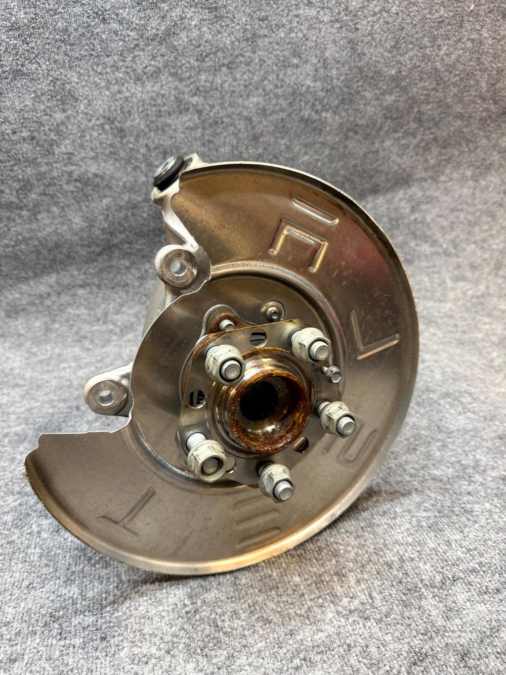 2020-2024 TESLA MODEL Y REAR LEFT SPINDLE KNUCKLE HUB & SHIELD OEM, 1188411-00-G