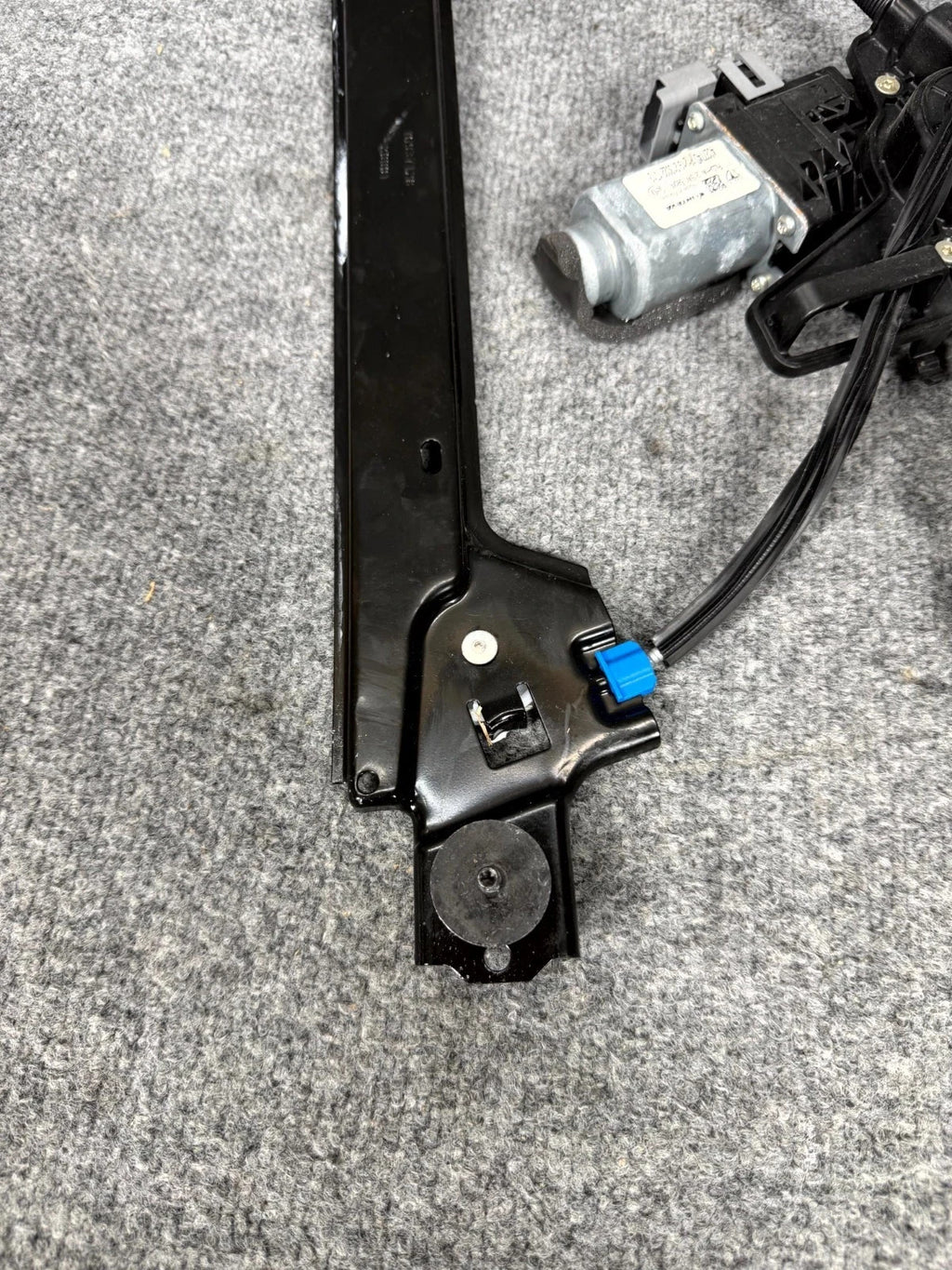 ♦️16-20 TESLA MODEL X REAR LEFT DOOR WINDOW REGULATOR W/ MOTOR OEM, 1028820-00-F