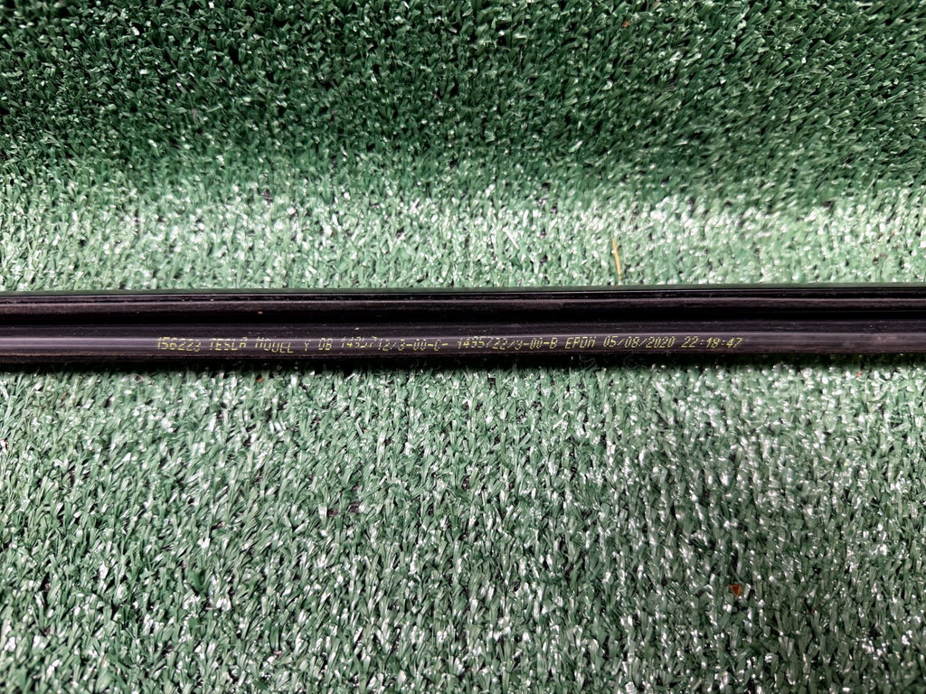 ♦️2020-2023 TESLA MODEL Y REAR RIGHT DOOR WINDOW BELT MOLDING OEM, 1495723-00-B