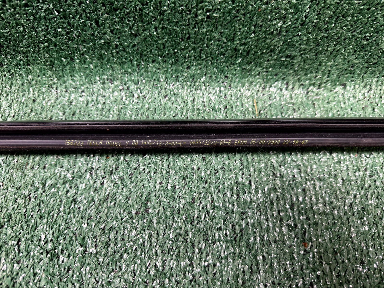 ♦️2020-2023 TESLA MODEL Y REAR RIGHT DOOR WINDOW BELT MOLDING OEM, 1495723-00-B